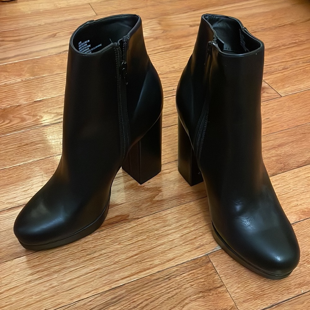 Heel Booties - Picture 2 of 6